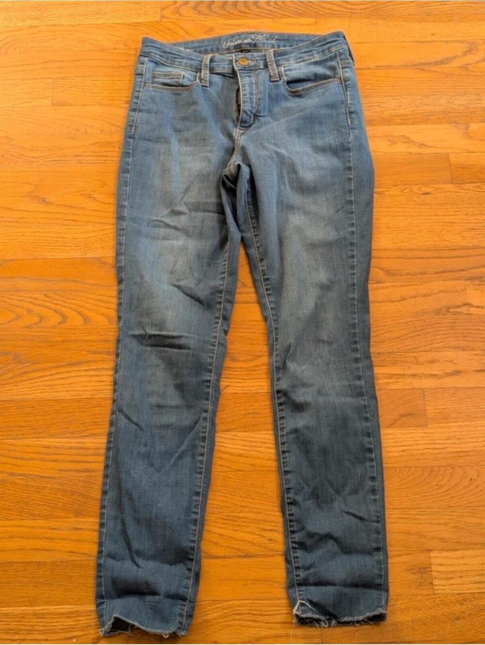 Universal Thread Skinny Jeans – Size 6/28R – Mid Wash Raw Hem Denim